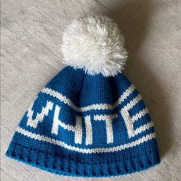 Iconic BIG WHITE Ski Resort Blue and White Knit Hat with Pom-Pom - Picture 1 of 6